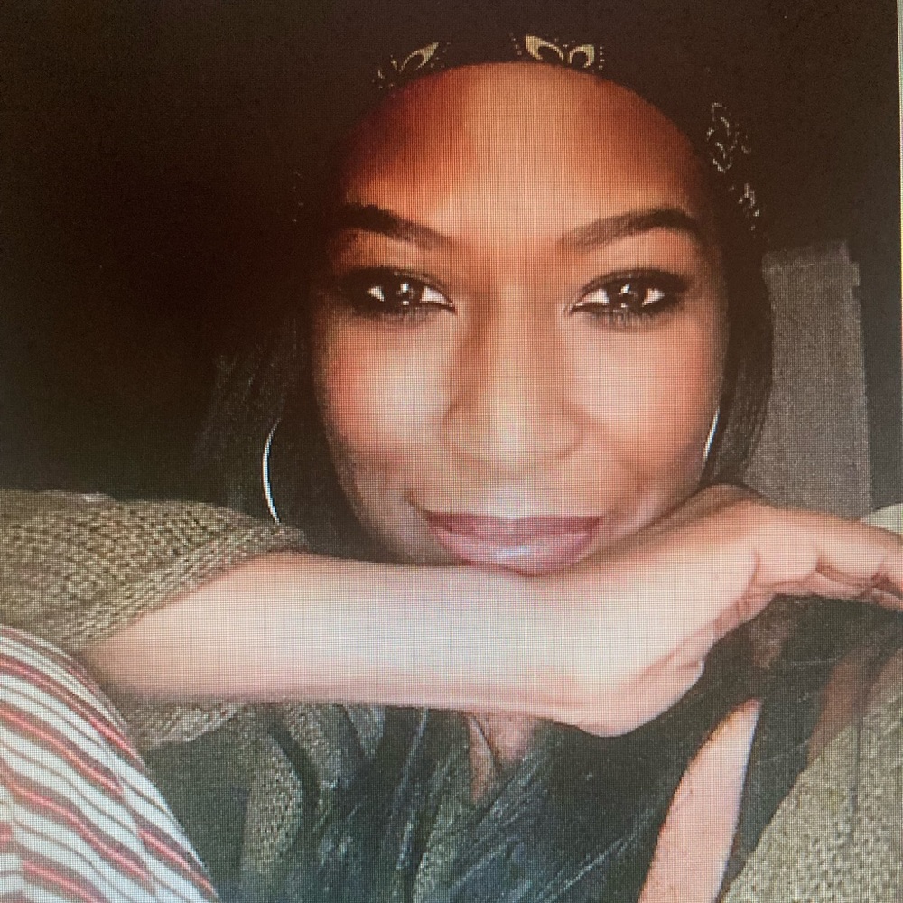 Meet your Posher, Adrianne